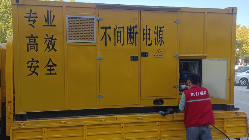 阿克苏柴油发电机组和UPS电源配合使用时，如何避免切换过程中的电力中断？